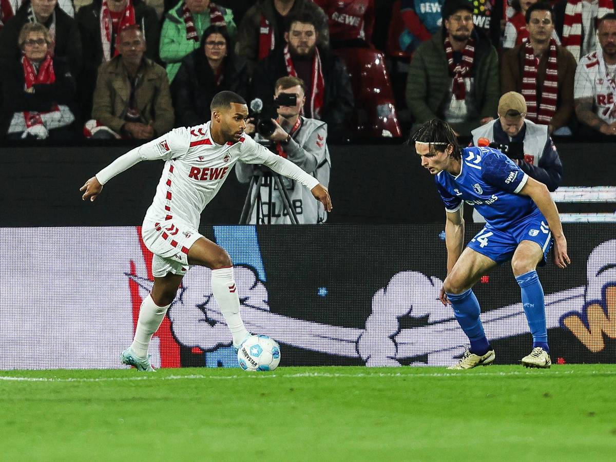 Linton Maina im Dribbling gegen Jean Hugonet.