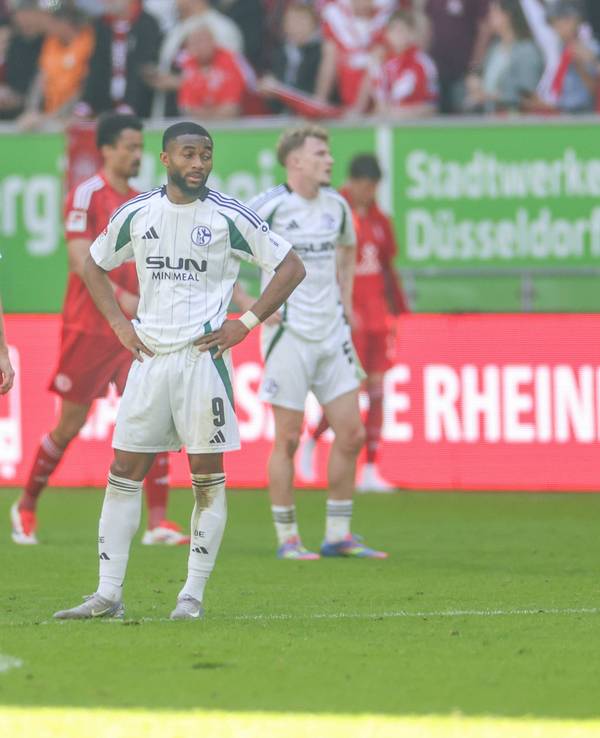 Moussa Sylla (l.) und Kenan Karaman wirken enttäuscht.