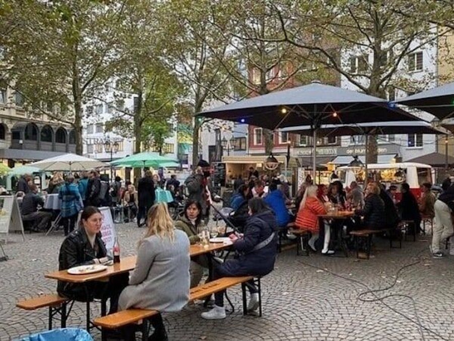 Händlerinnen und Händler haben eine Petition gestartet, um den Kölner Wochenmarkt „meet & eat“ auf dem Rudolfplatz zu erhalten.