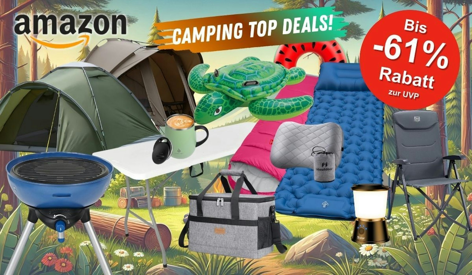 Viele Camping Produkte, die in der freien Natur notwendig sind wie Zelte, Schlafsäcke, Tische, Stühle, Klapptische, Luftmatratzen, Grill, Kühltaschen und mehr vor einem Campingplatz im Wald.