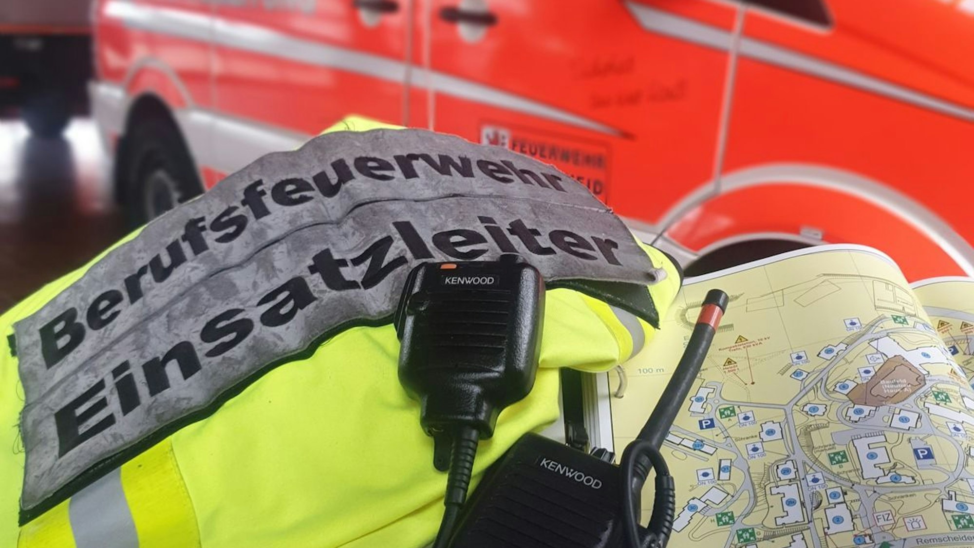 Symbolbild: Ein Fahrzeug der Feuerwehr Remscheid im Einsatz.