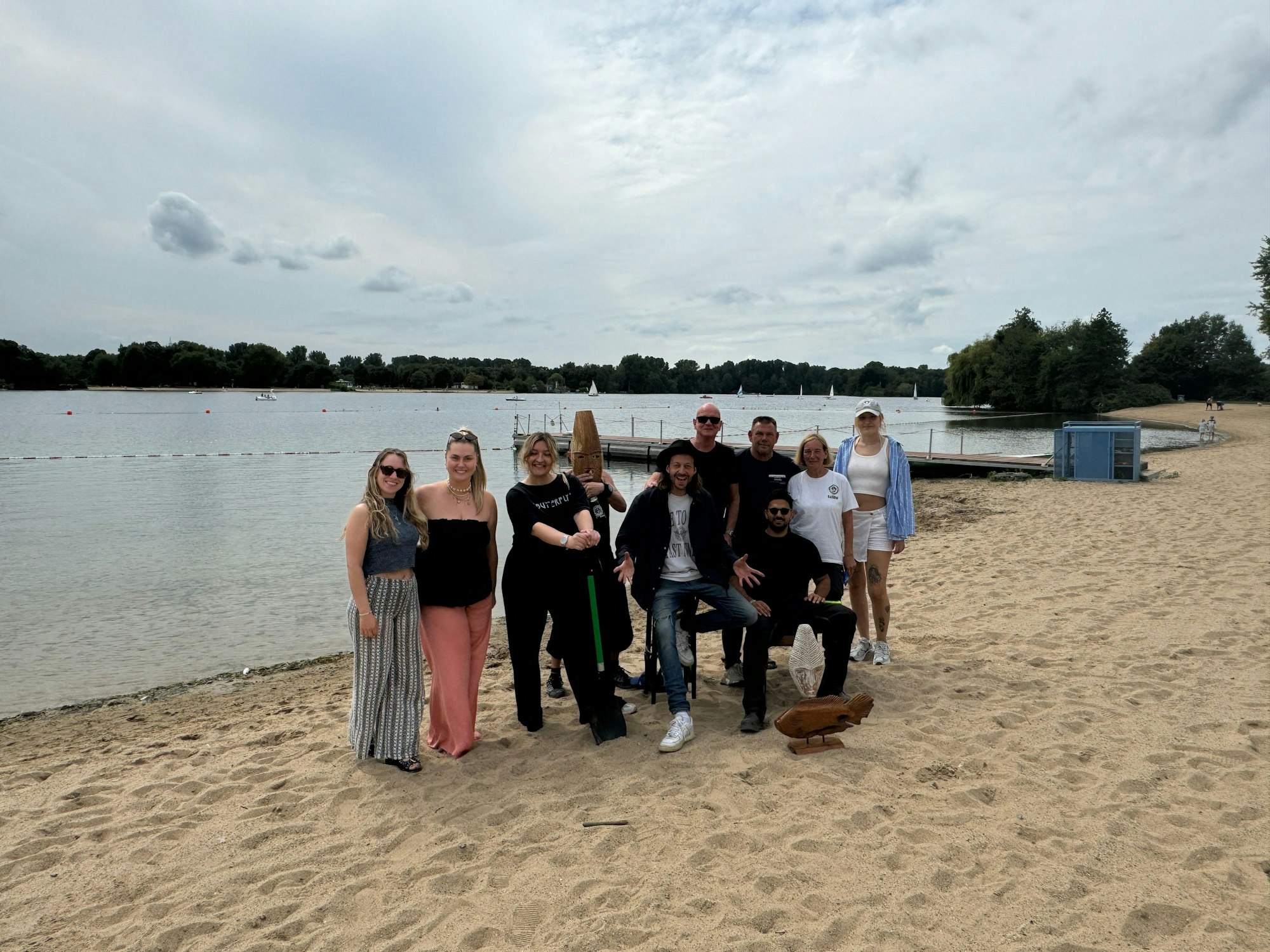 Mike Naseband und sein Team am Nordstrand des Unterbacher Sees