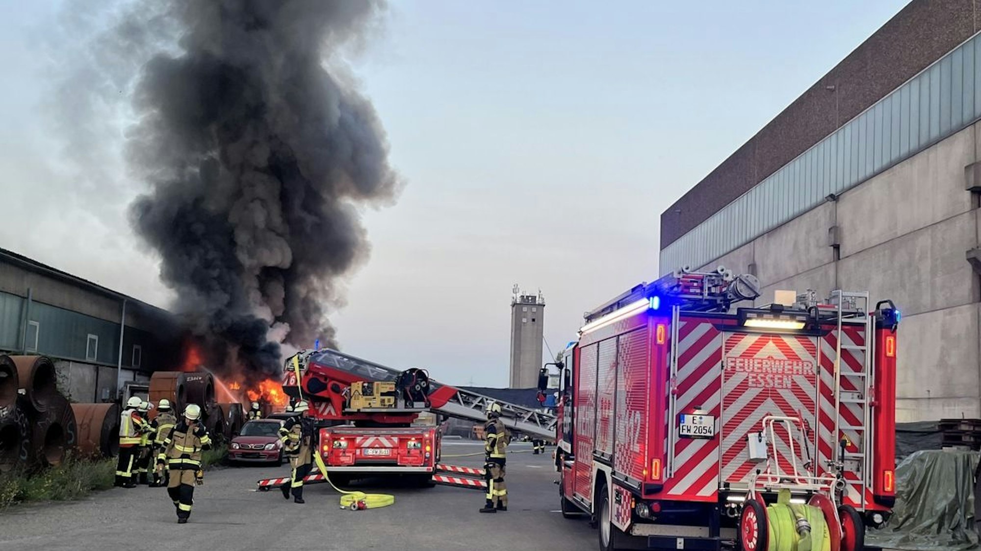 Großbrand im Essener Stadthafen.