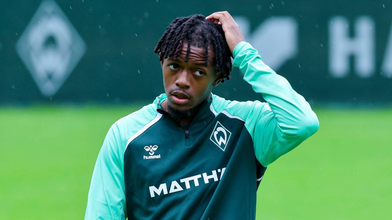 Samuel Mbangula im Trainingslager mit seinem neuen Arbeitgeber.