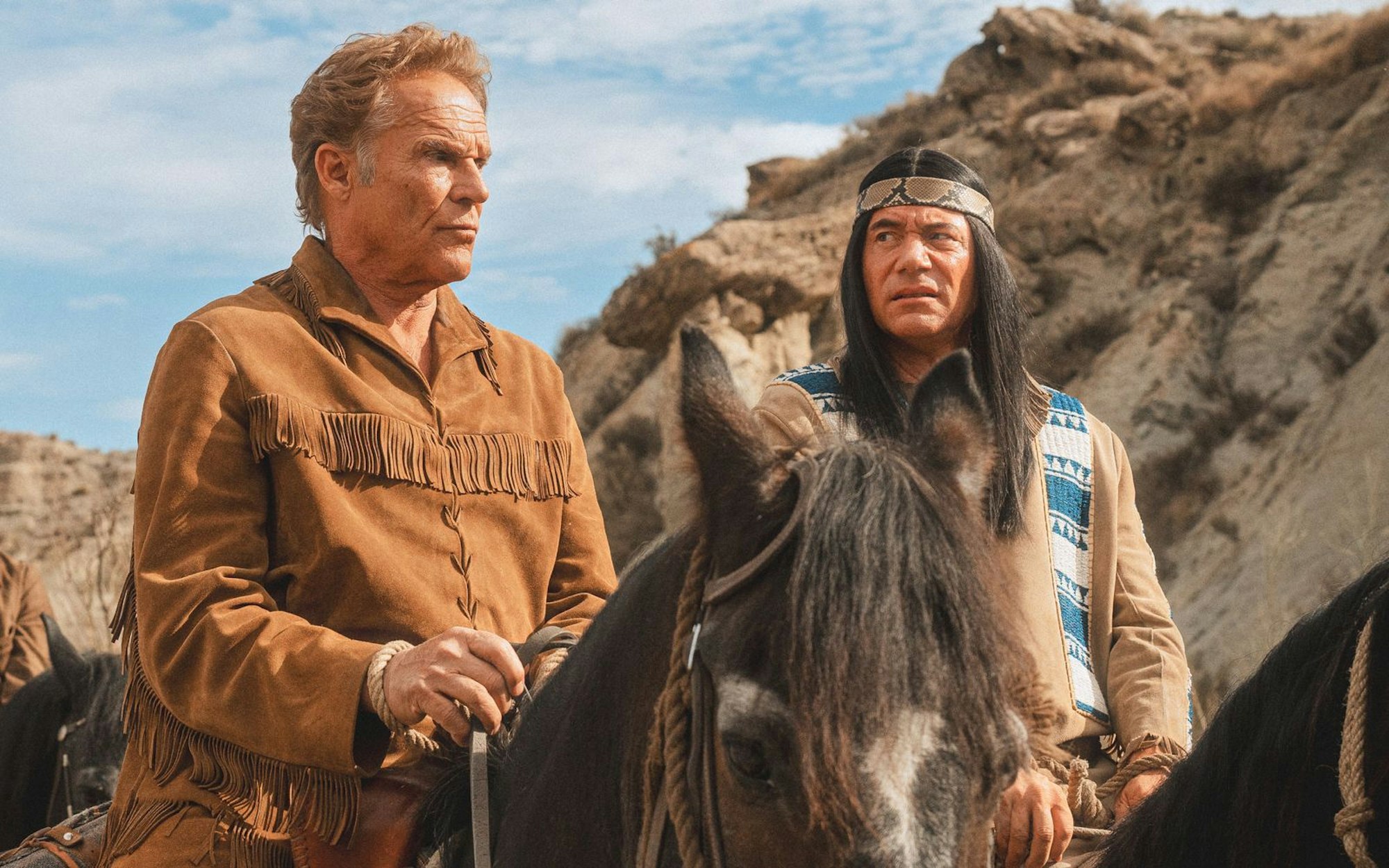 „Raushauen kann man es immer noch“: Christian Tramitz und Michael „Bully“ Herbig in „Das Kanu des Manitu“. (Bild: herbX film/Constantin Film/Luis Zeno Kuhn )