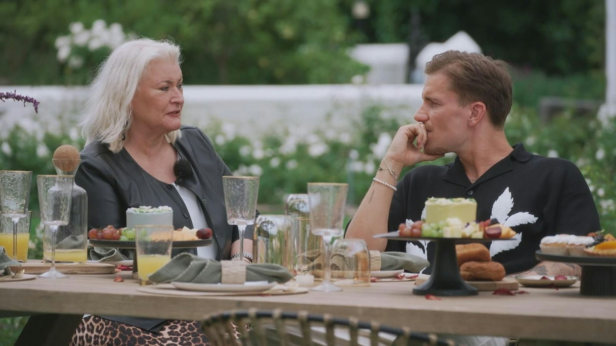 Felix' Mutter Brigitte mag eine Frau sehr. (Bild: RTL)