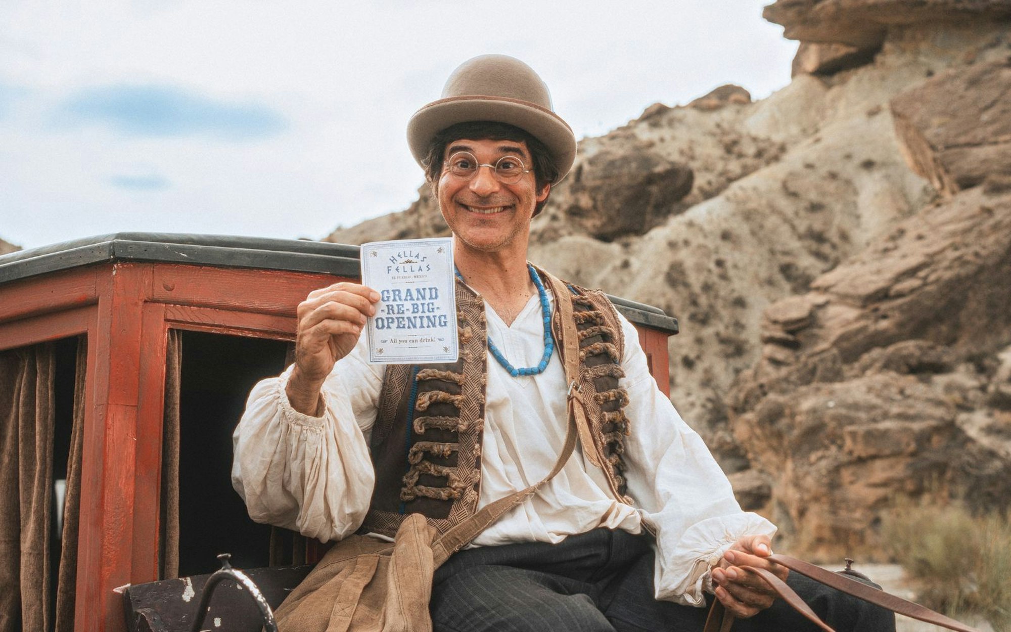 Dimitri (Rick Kavanian) kommt als Retter in der Not gerade recht. (Bild: herbX film/Constantin Film/Luis Zeno Kuhn )