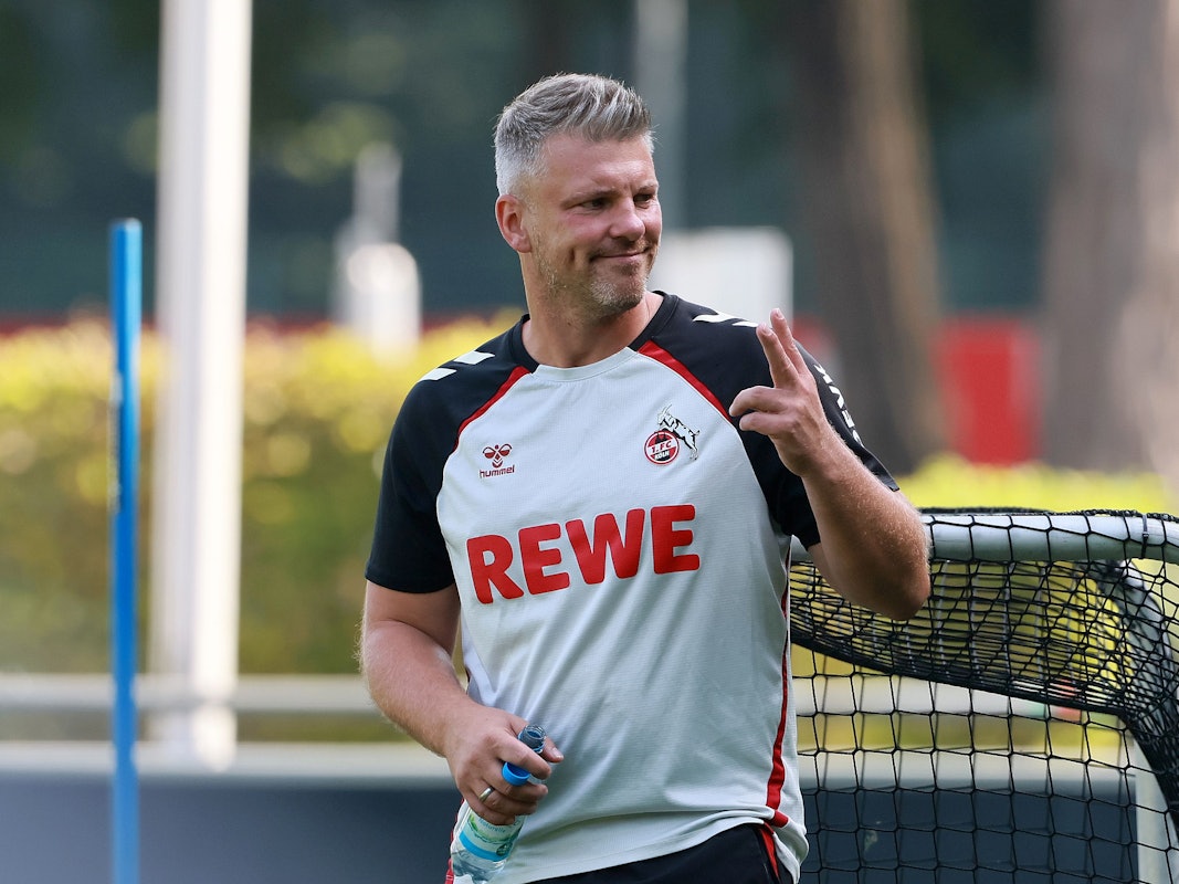 Lukas Kwasniok hebt zwei Finger.