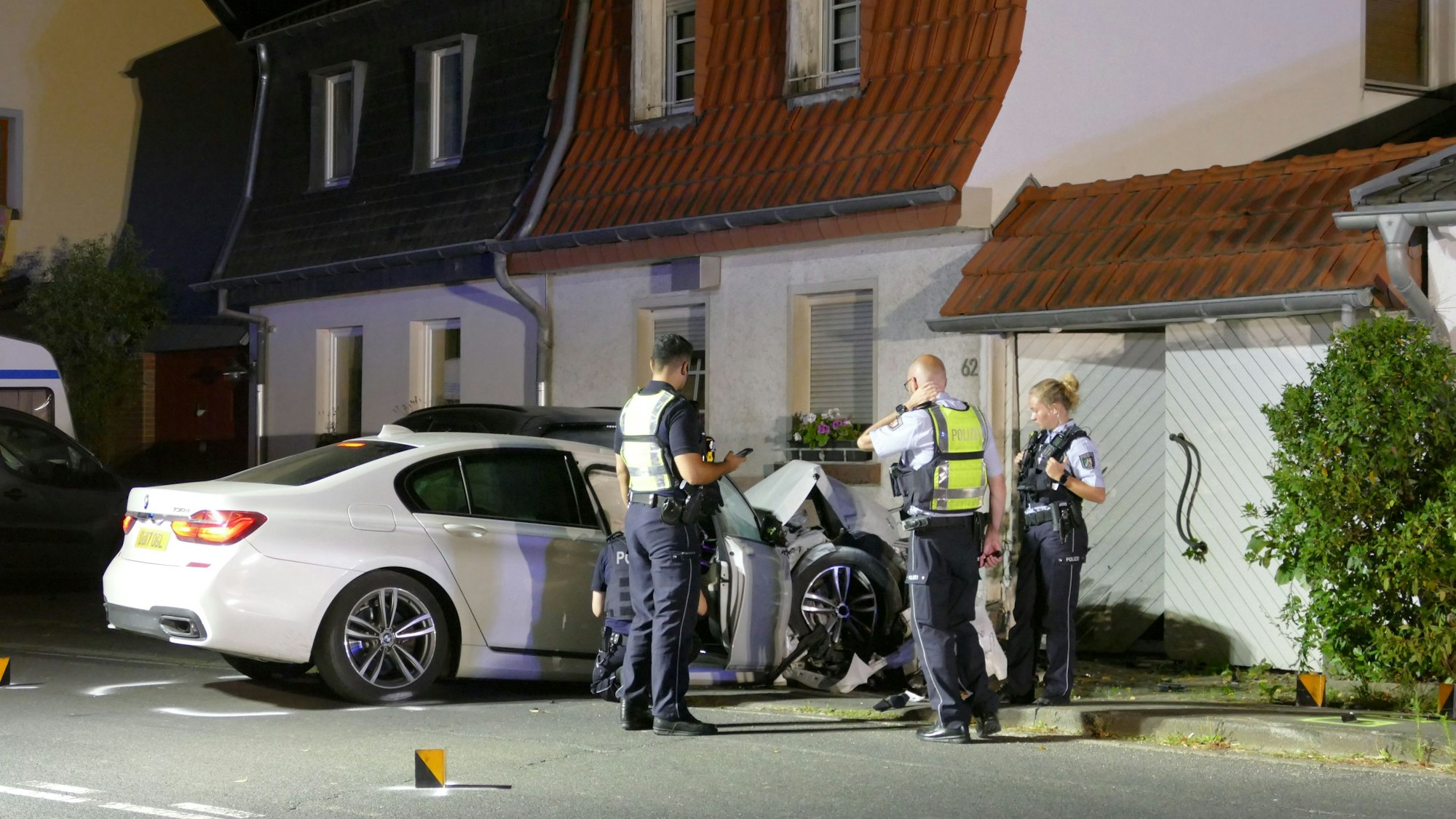 Unfall Bornheim BMW gegen Haus