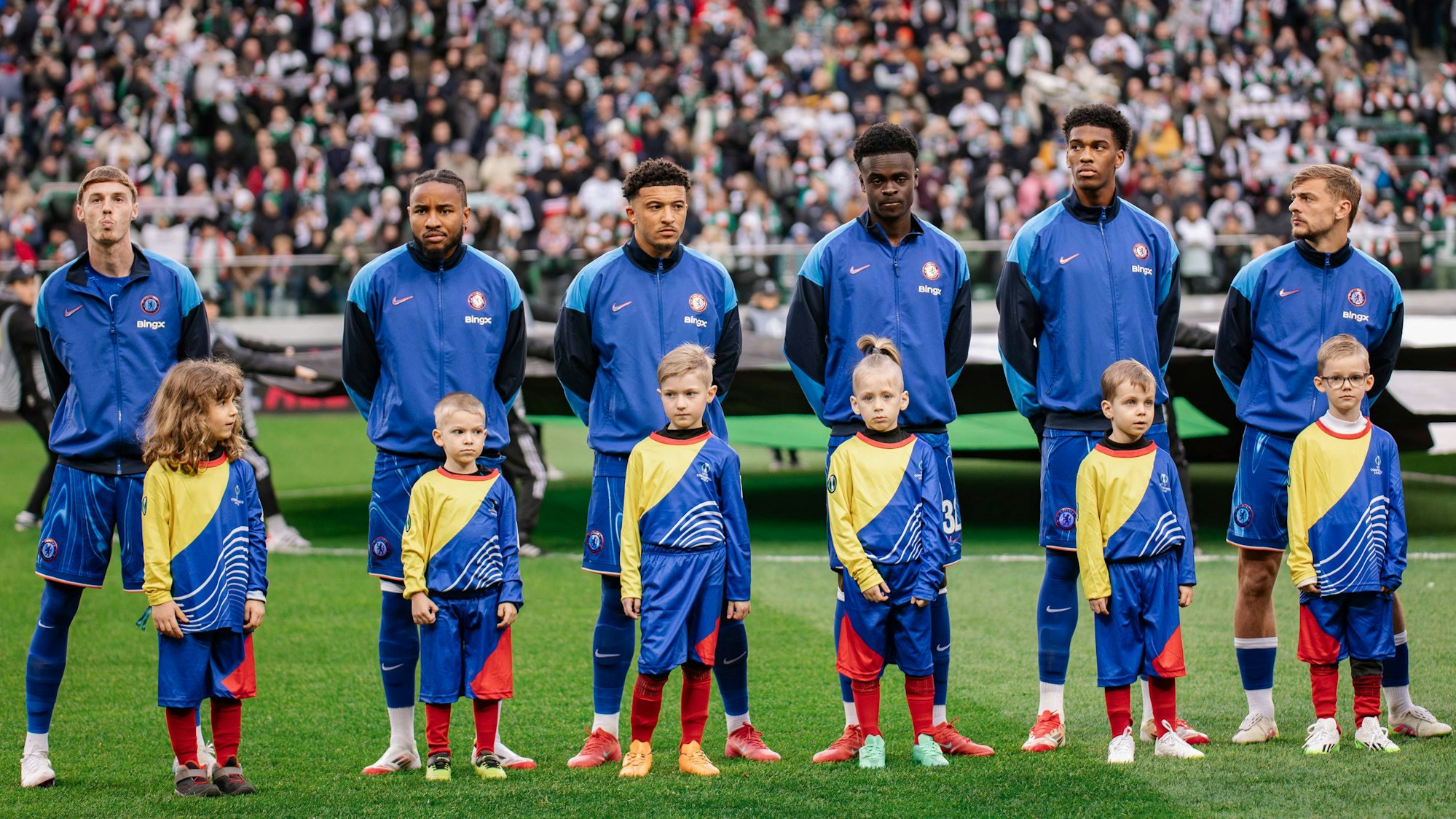 Christopher Nkunku (2.v.l.) mit seinen Teamkollegen kurz vor dem Spiel.