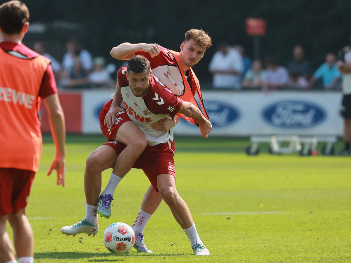 Rav van den Berg beackert am Donnerstag bei seiner Trainings-Premiere Imad Rondic.