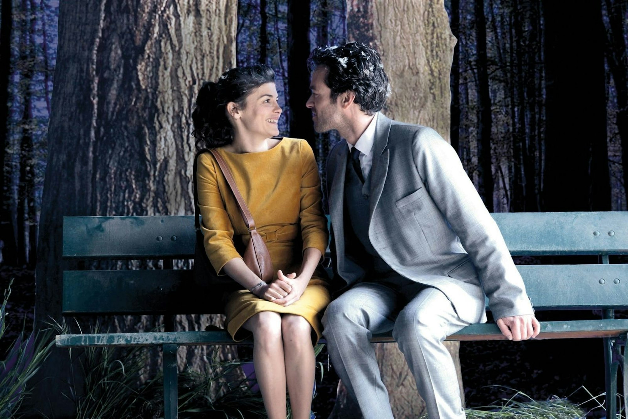 Mindestens so überbordend wie „Amelié“: In Michel Gondrys poetischer Romanverfilmung „Der Schaum der Tage“ spielt Audrey Tautou eine Frau, in deren Lunge sich eine Seerose, also ein Tumor, einnistet. Ihr Mann (Romain Duris) tut alles, um für die Behandlungskosten aufzukommen. (Bild: Studiocanal)