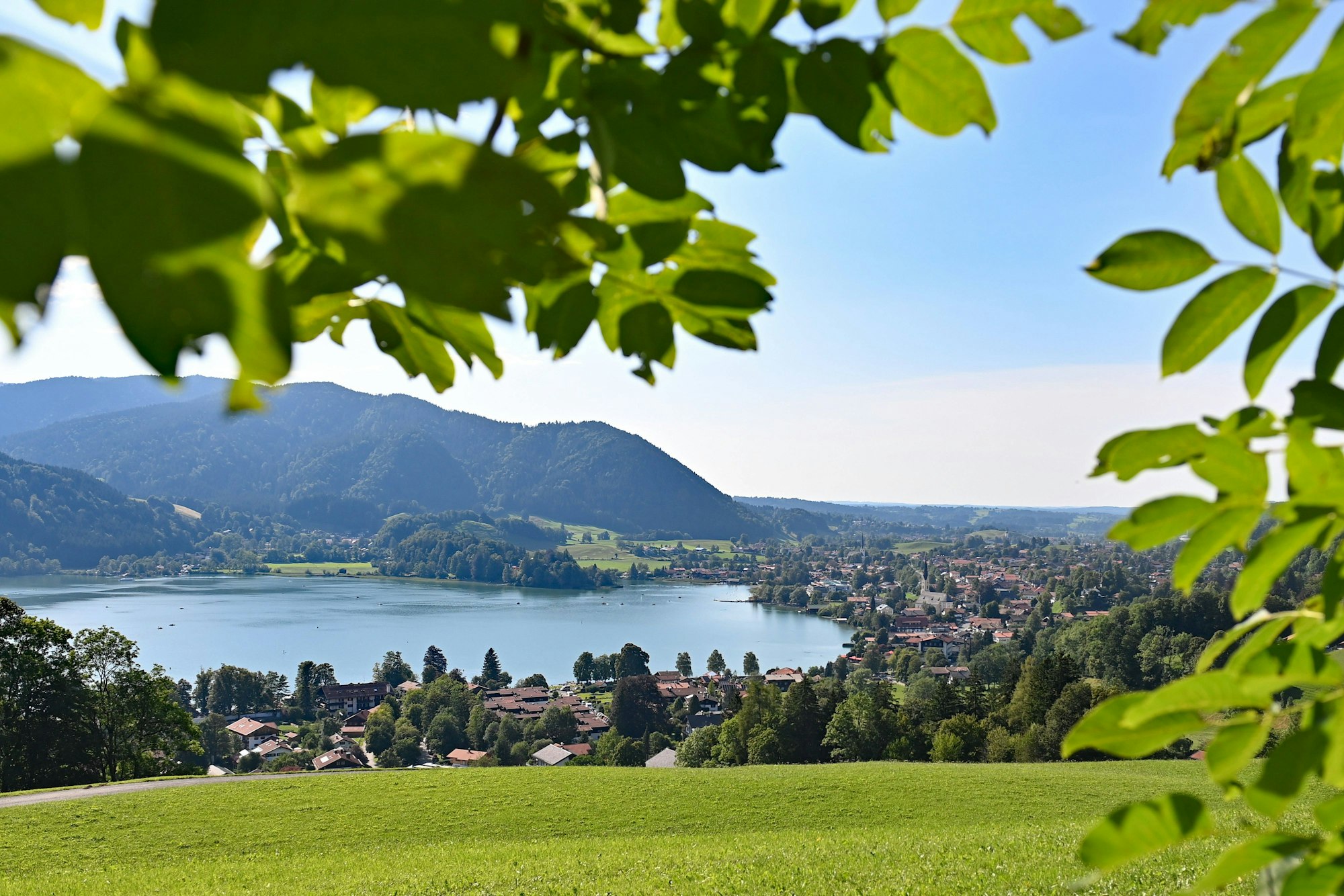 Hier spielt „Die Landarztpraxis“ eigentlich. Blick auf die Gemeinde Schliersse und den gleichnamigen See.