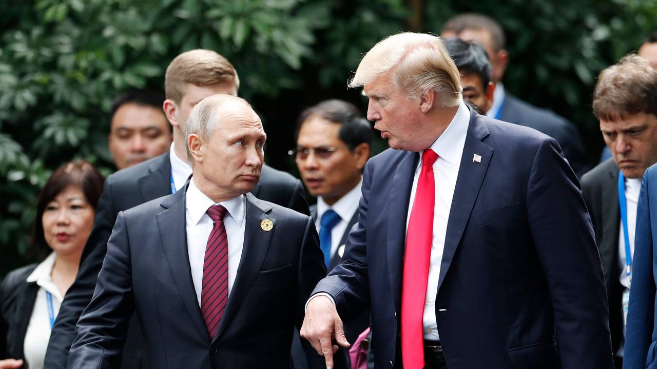 Wladimir Putin (l.) und Donald Trump bei einem Treffen im Jahr 2017. Stellen sie in Alaska die Weichen für Frieden in der Ukraine?