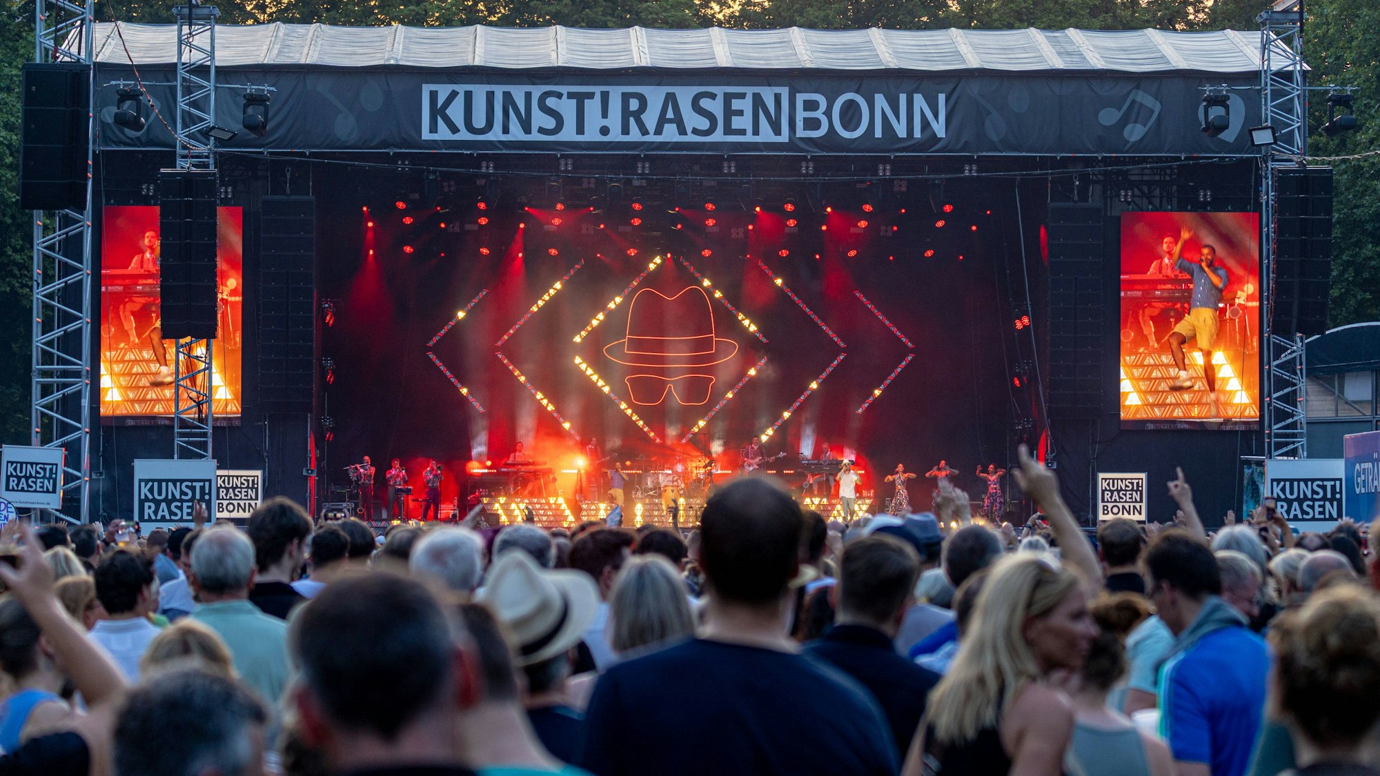 Blick auf die Bühne bei Jan Delay & Disko No. 1 auf dem KunstRasen Bonn.