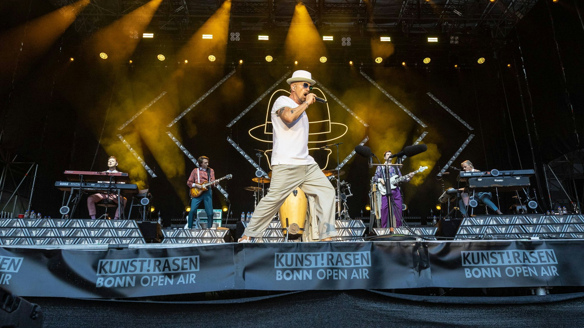 Jan Delay & Disko No. 1 beim Konzert auf dem KunstRasen Bonn.