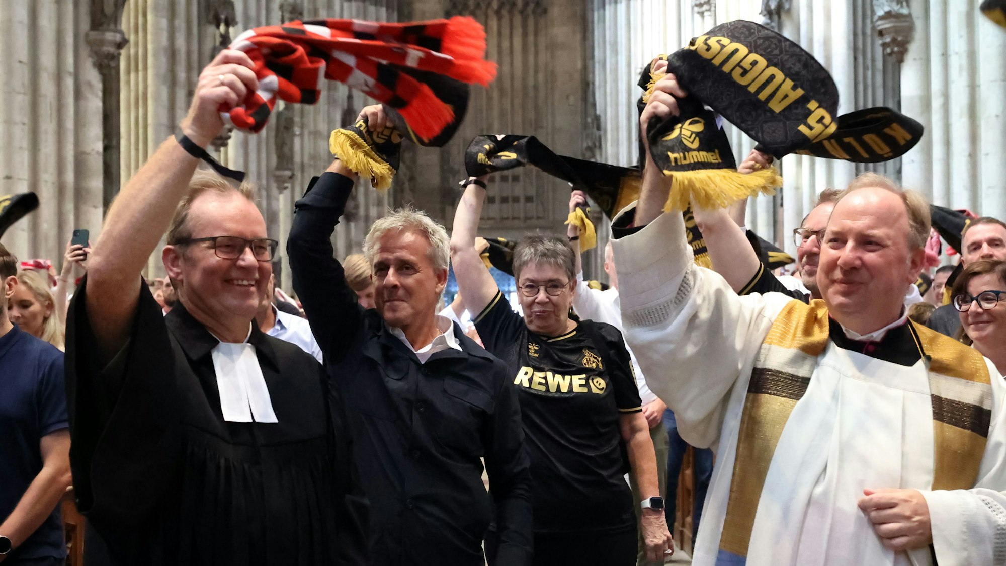 Fan-Andacht zum kölschen Doppeljubiläum: 77 Jahre 1. FC Köln & 777 Jahre Kölner Dom.