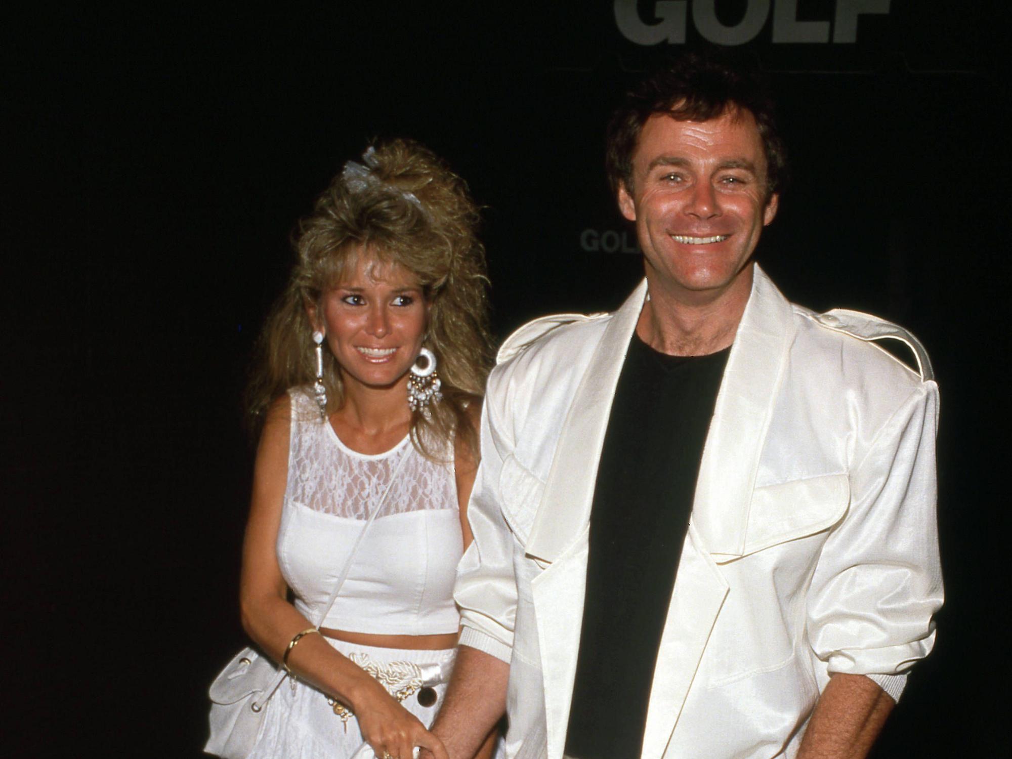 Crystal Cornwell und Tristan Rogers Hand in Hand