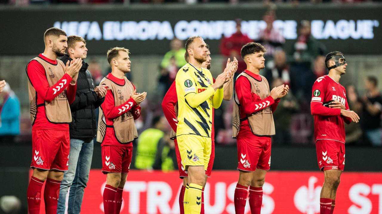 Rijad Smajic und FC-Mitspieler verabschieden sich bei den Köln-Fans.