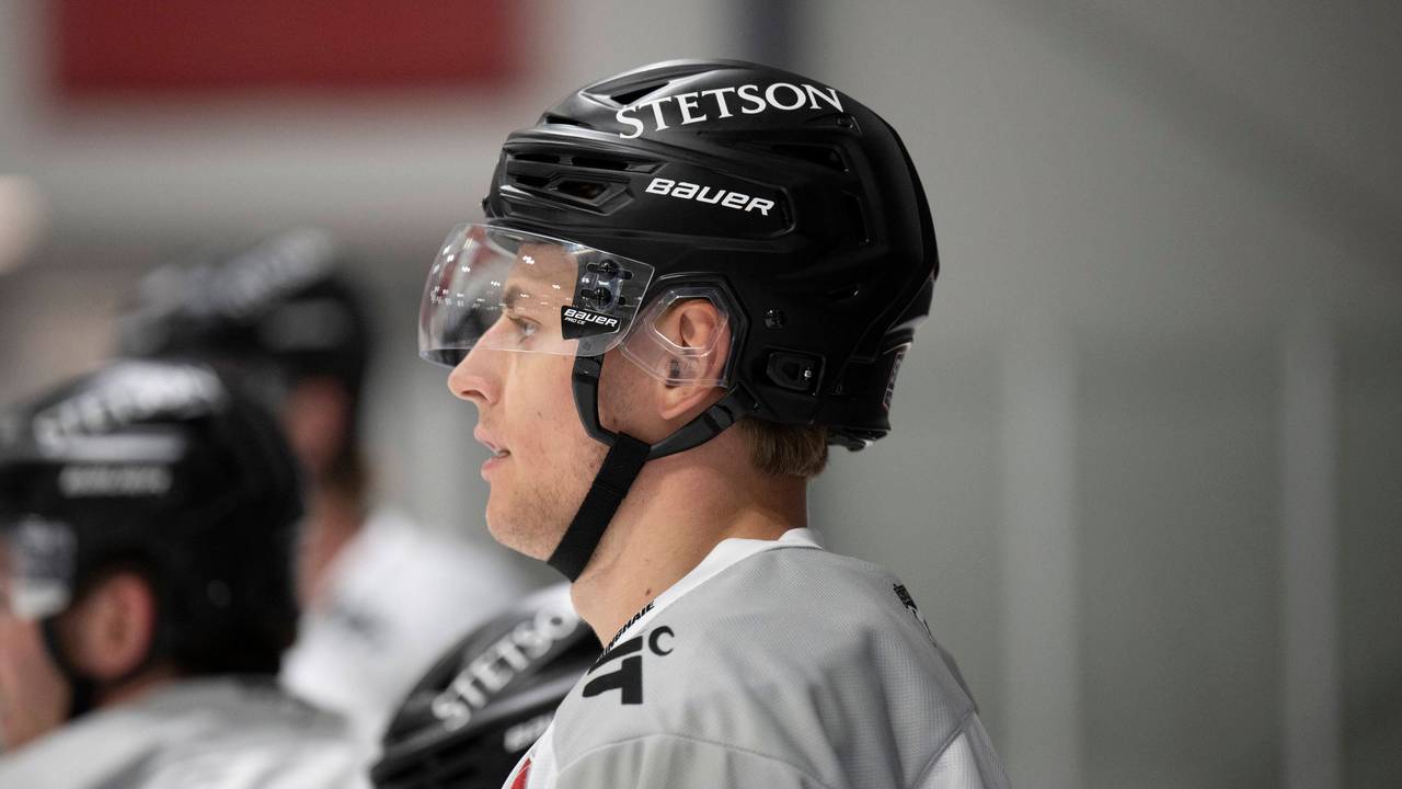 Jan Luca Sennhenn hat sich im Test gegen Tappara Tampere schwer verletzt.