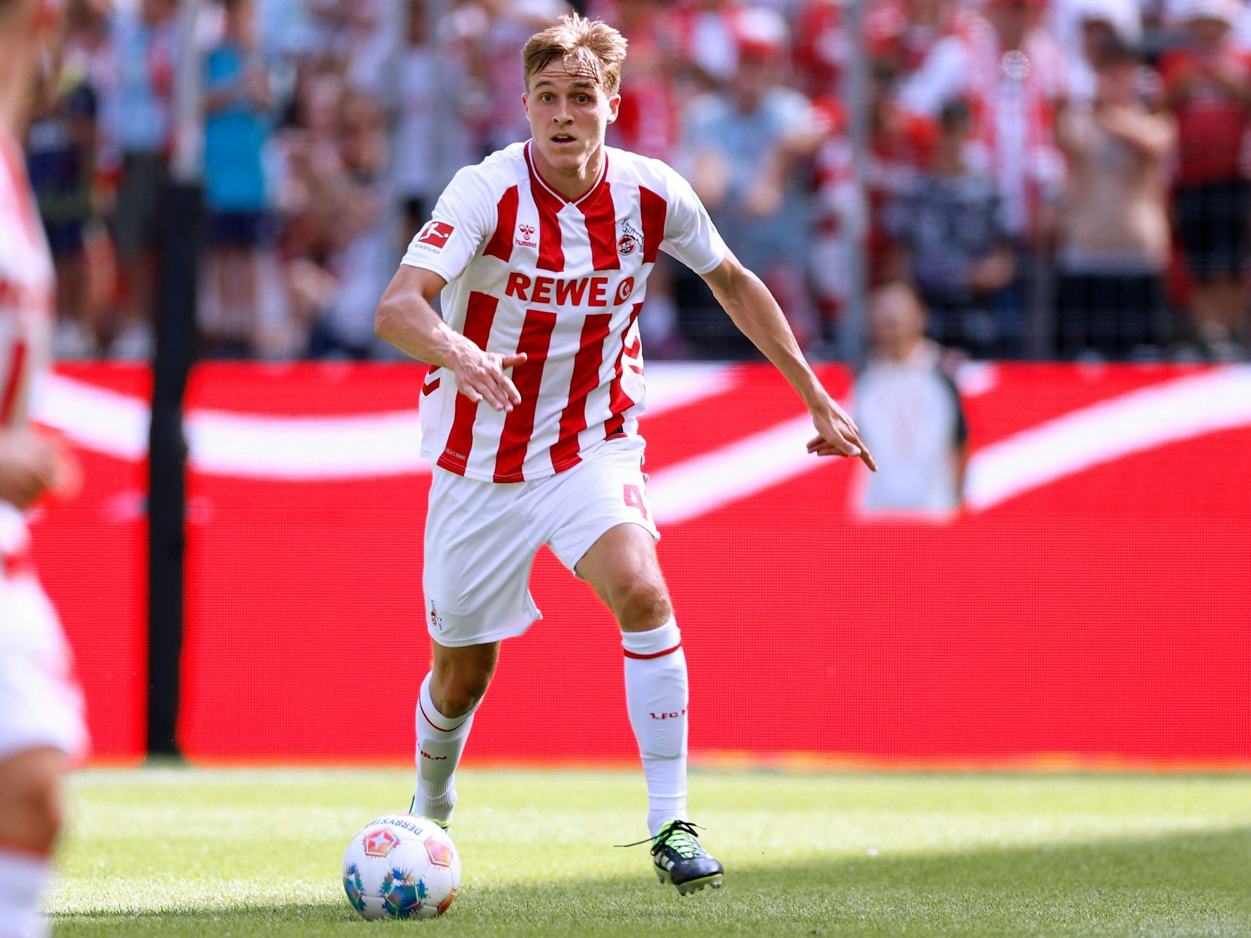 Timo Hübers am Ball.