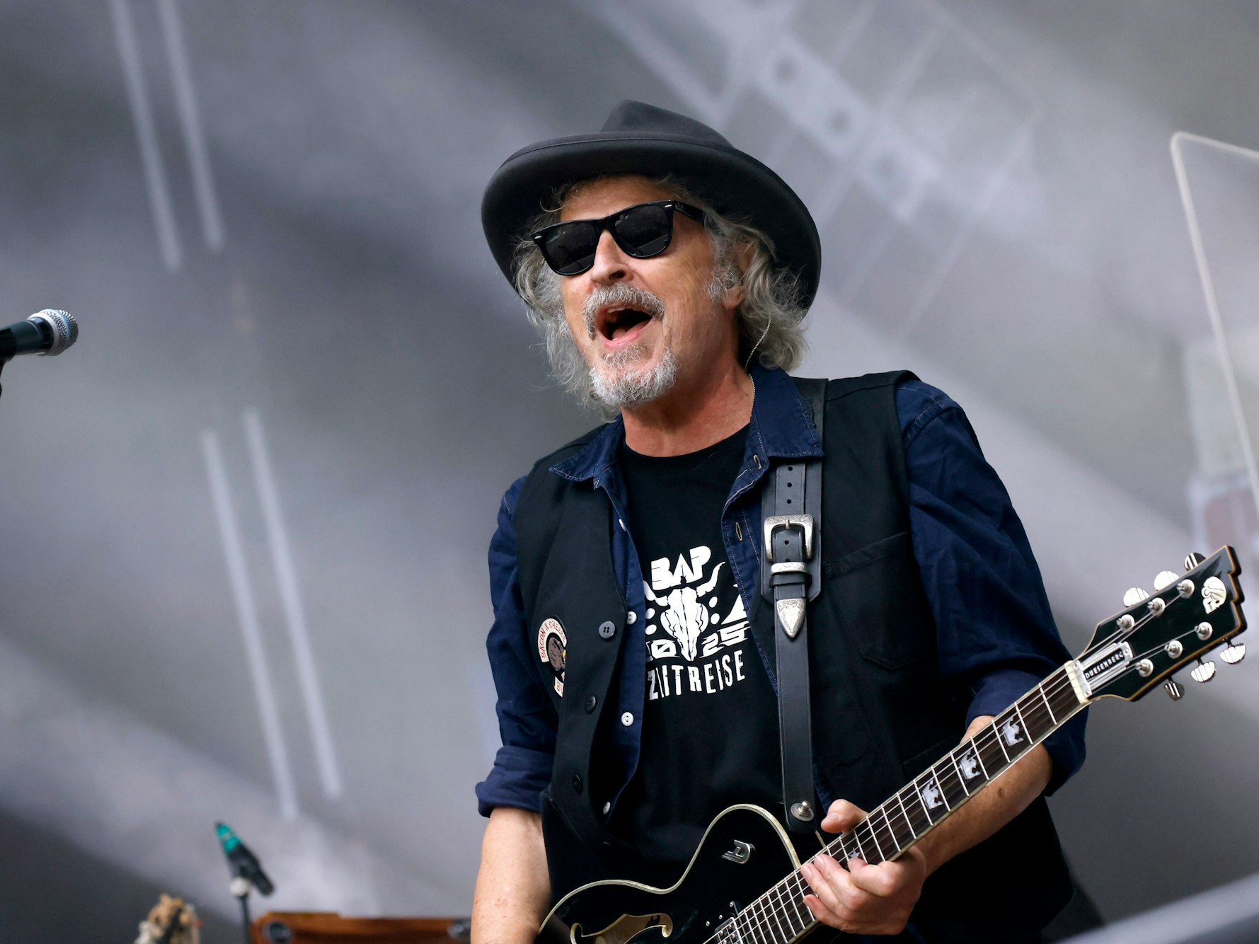 Musiker Wolfgang Niedecken mit der Band BAP bei seinem Konzert in Bonn.