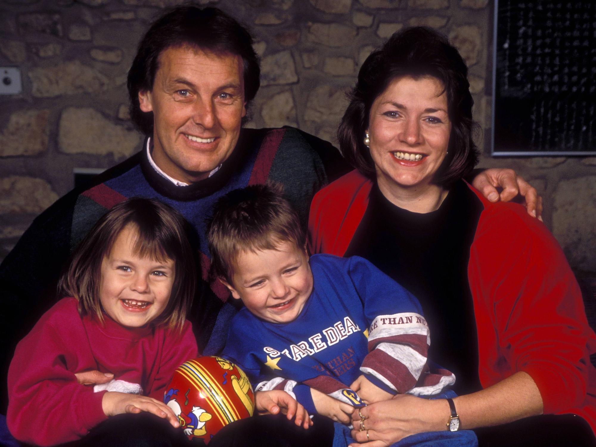 Die Wontorras auf einem Familienfoto: Jörg und Ariane mit Laura und Marcel.