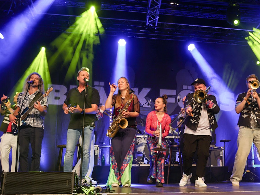 Druckluft zusammen mit den Bläck Fööss auf der Bühne.