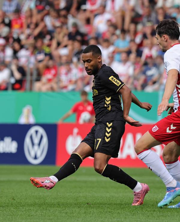Linton Maina im Spiel gegen Regensburg.
