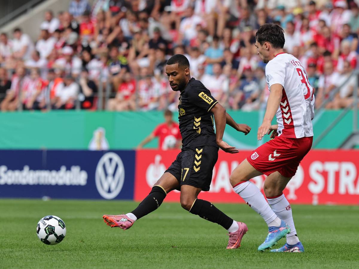 Linton Maina im Spiel gegen Regensburg.
