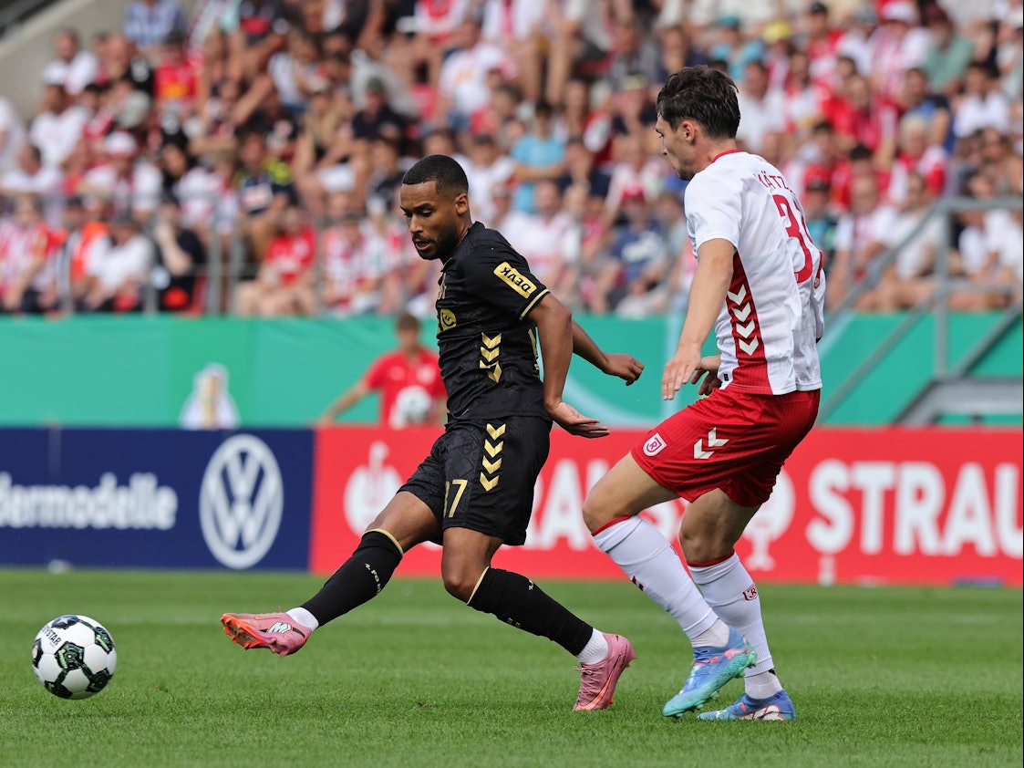 Linton Maina im Spiel gegen Regensburg.