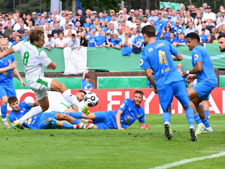 Mathias Olesen trifft im Pokalspiel von Greuther Fürth gegen Lohne.