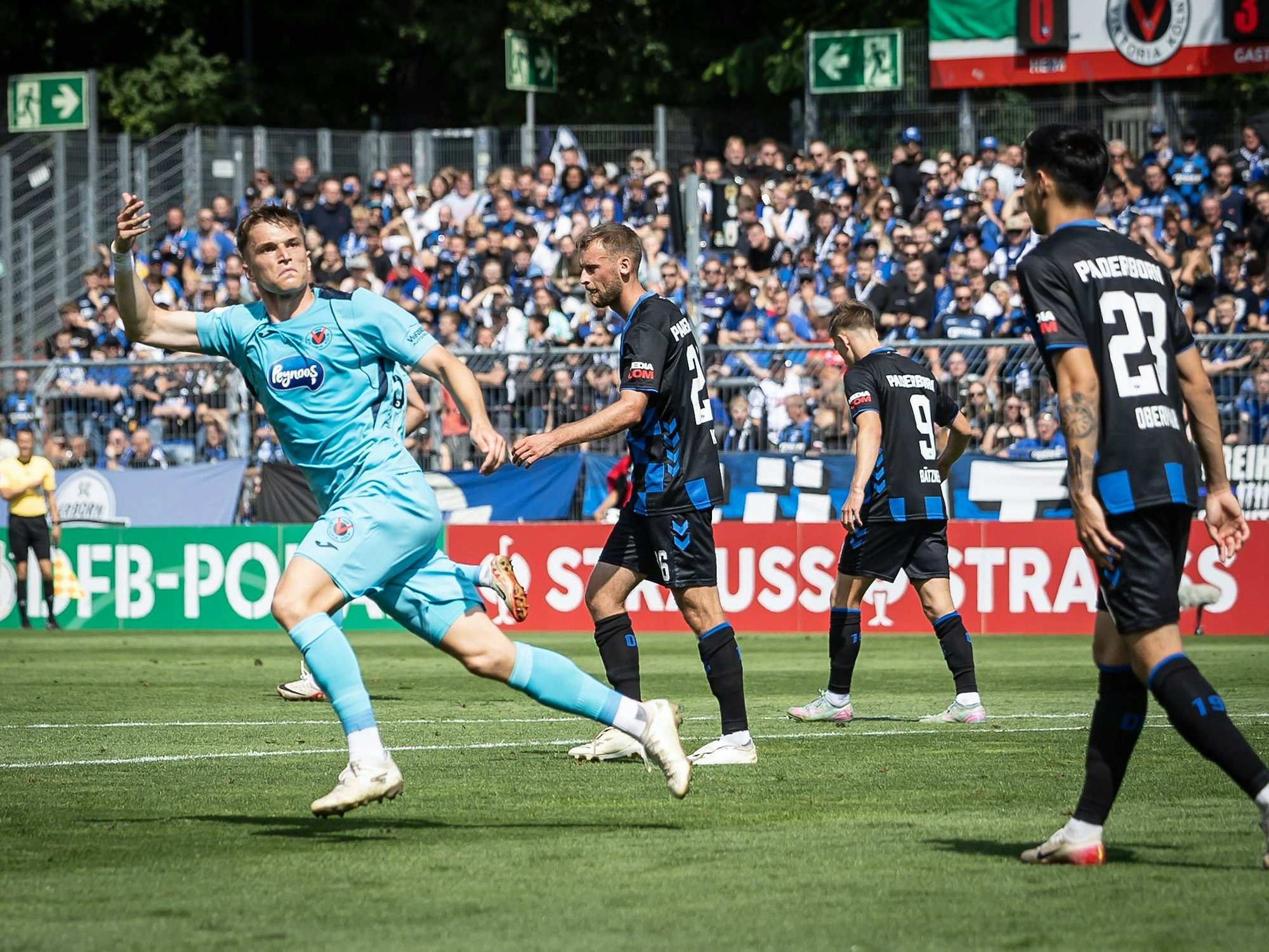 David Otto feiert sein Tor für Viktoria Köln.