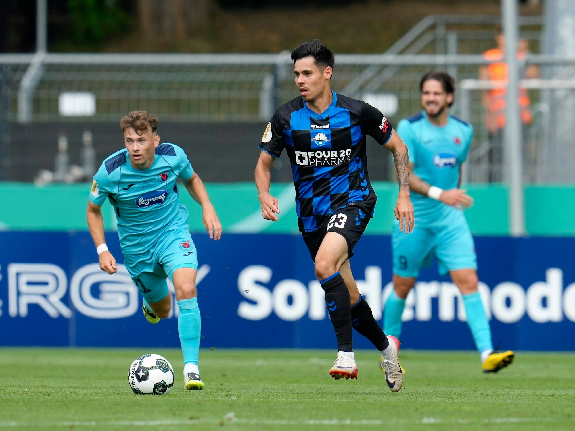 Raphael Obermair vom SC Paderborn im Spiel gegen Viktoria Köln.