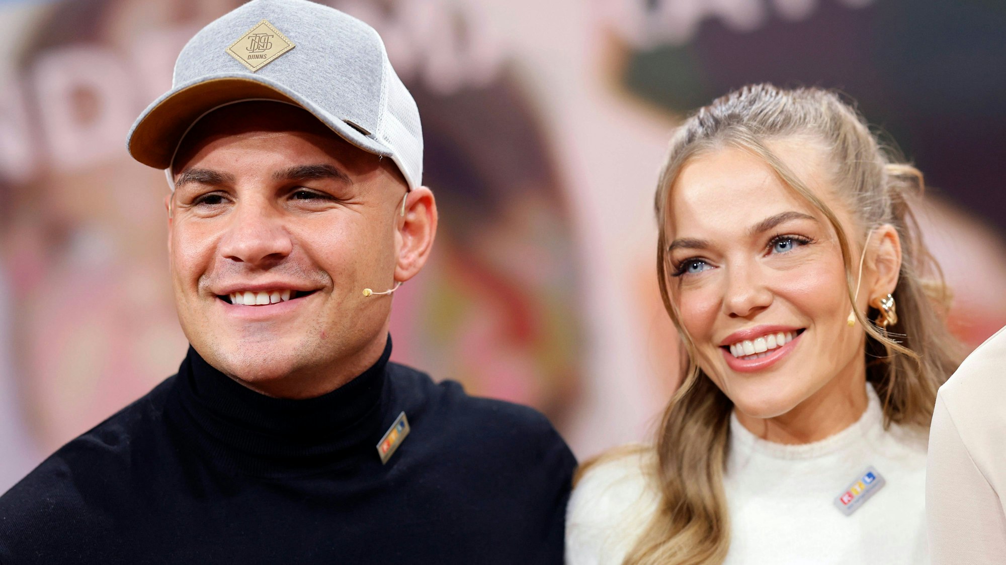 Pietro Lombardi und Laura Maria Rypa lächeln.