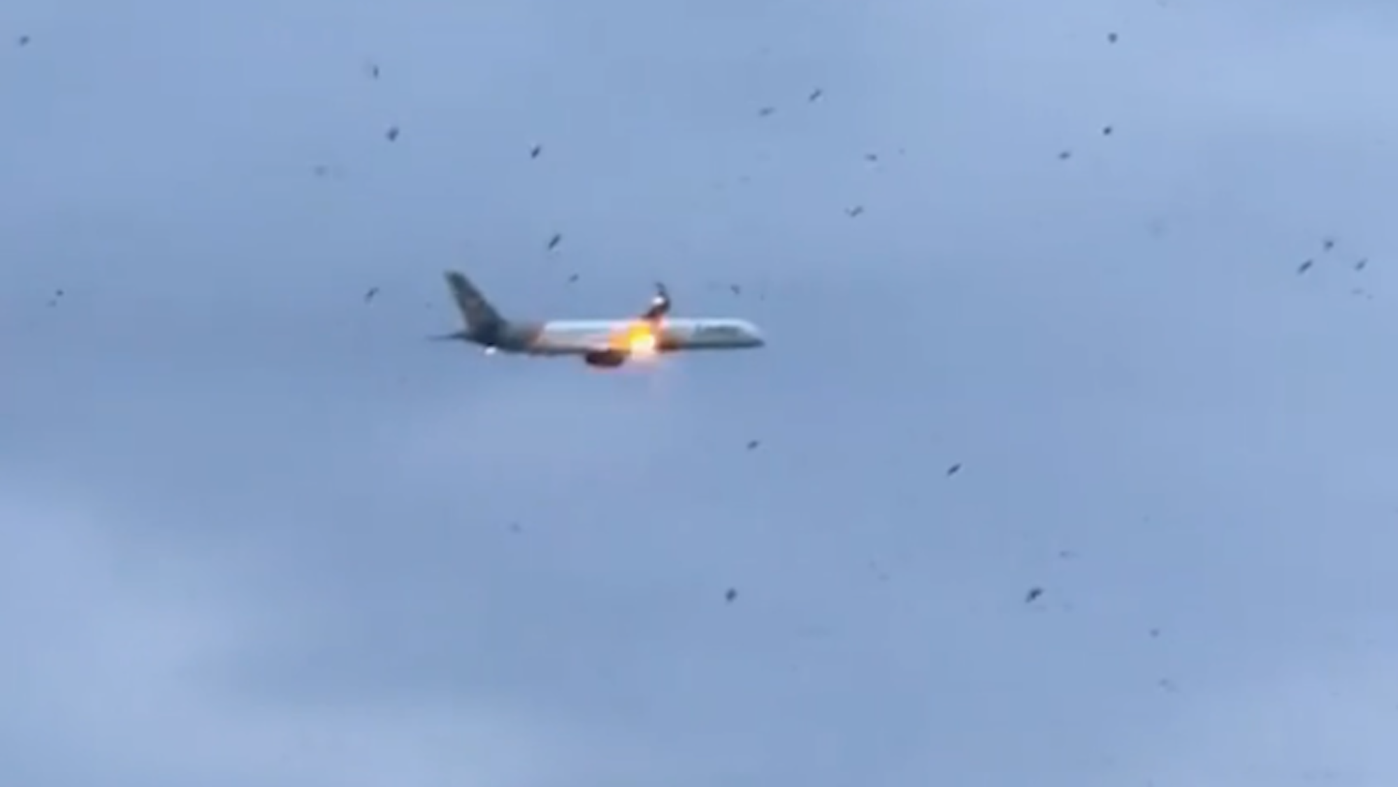 Condor-Flug von Kreta nach Düsseldorf mit Feuer am Triebwerk
