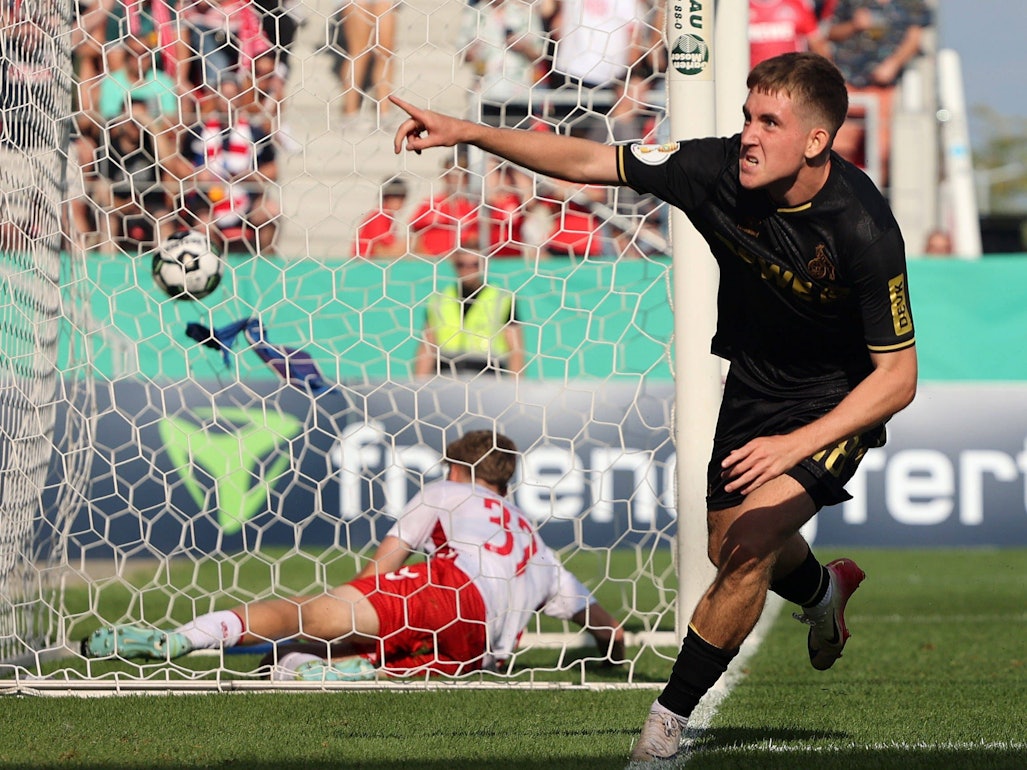 Johannesson Tor 1-2 , DFB Pokal , Jahn Regensburg - 1. FC Köln , Fußball , in den Jahn Stadion , in Regensburg , Bayern , Deutschland. August 17, 2025 . Photo by: Davide Elias / Ipa Photo Pressefoto DENL Copyright: xDavidexEliasx