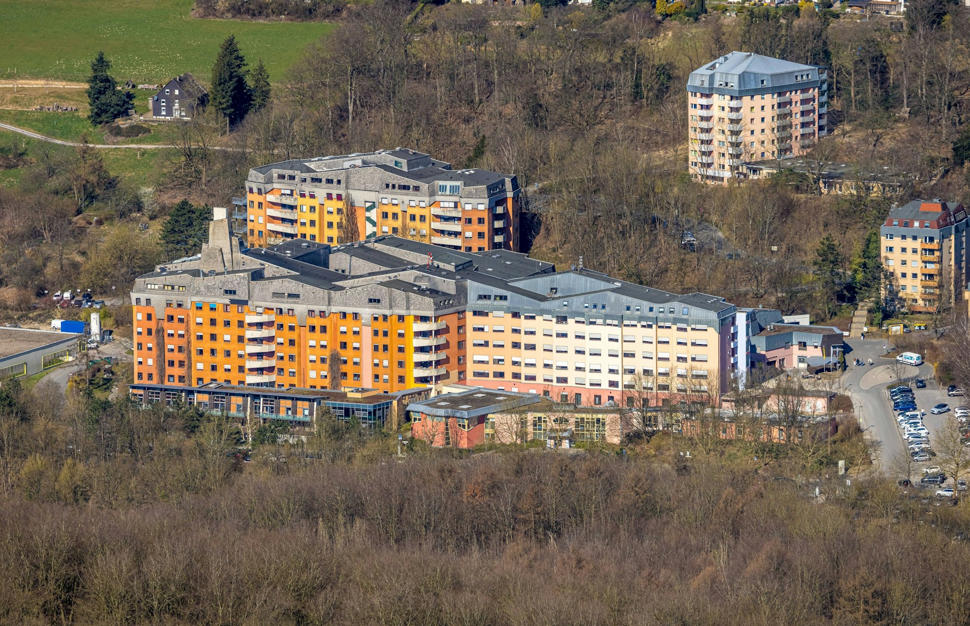 Im Gemeinschaftskrankenhaus in Herdecke kam es zu einem dramatischen Zwischenfall, bei dem eine schwangere Frau in einem Aufzug eingeschlossen war.IMAGO/Hans Blossey