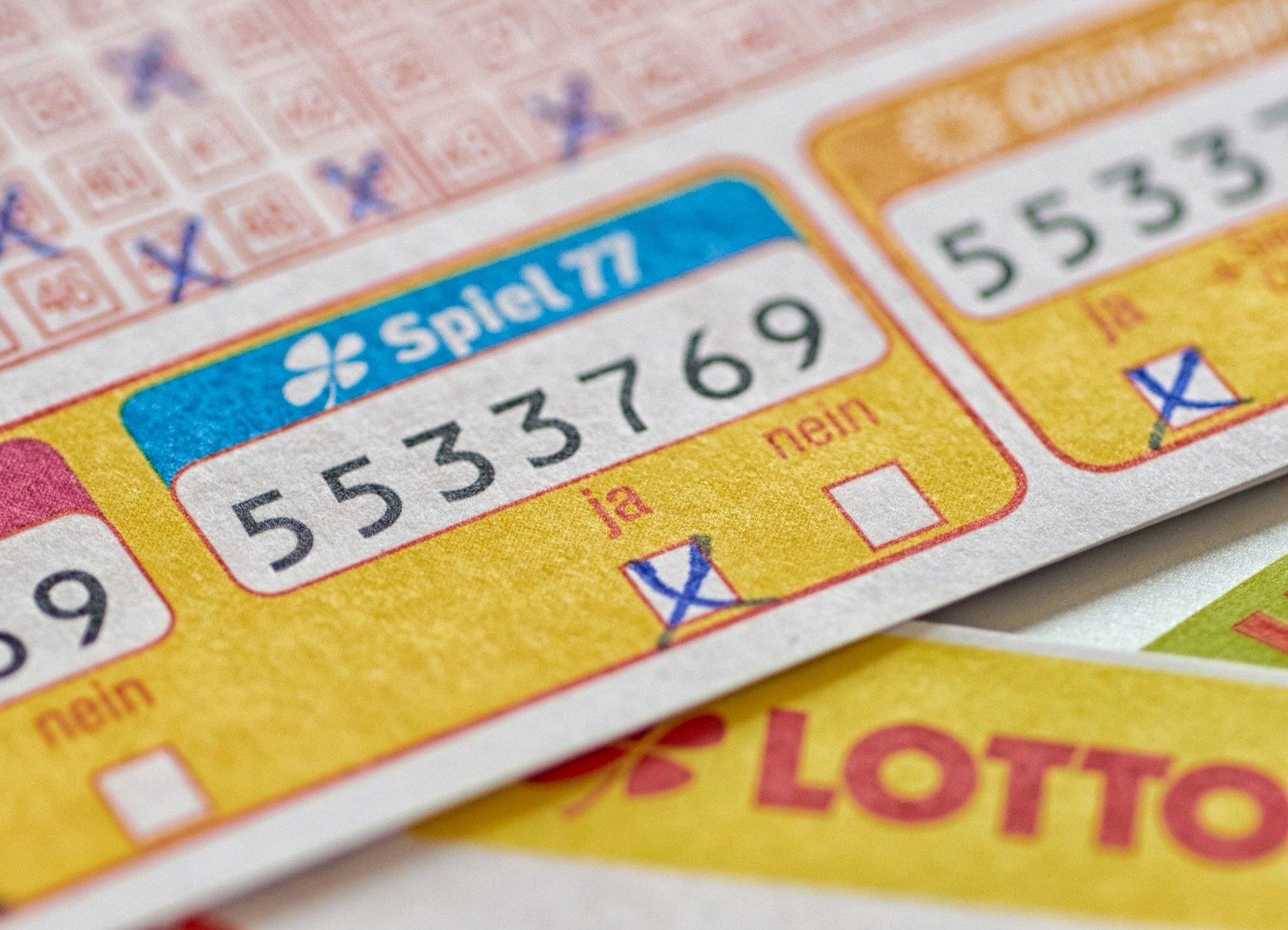 Am Wochenende gab es zwei neue NRW-Millionäre bei Eurojackpot und Spiel77. Damit steigt die Zahl der WestLotto-Millionäre im Jahr 2025 auf 15 an.