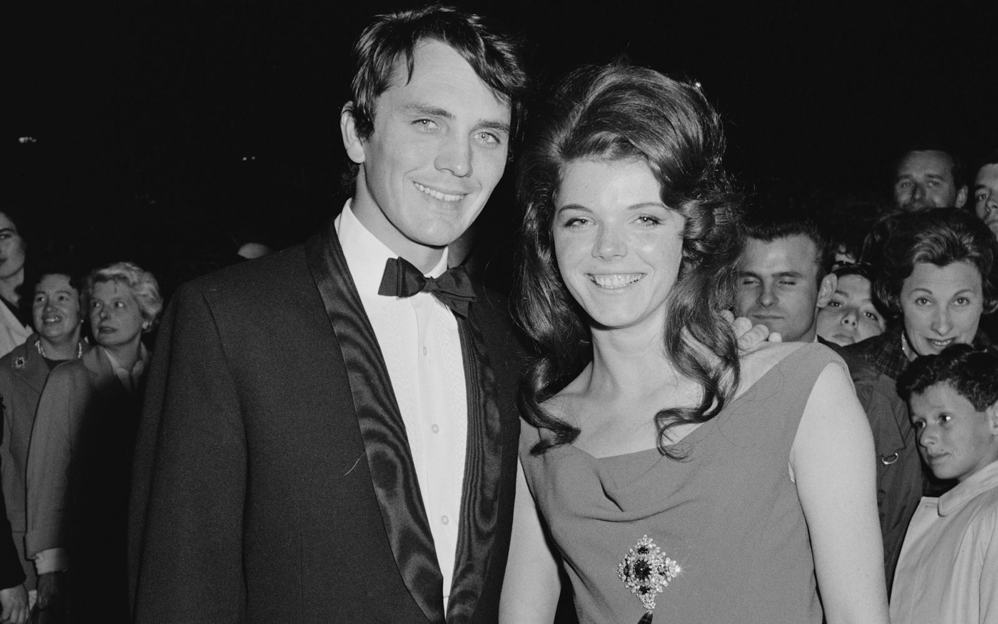 Terence Stamp mit Schauspielerin Samantha Eggar bei der Premiere von „Die Verdammten der Meere“ (Original-Titel: „Billy Budd“). Der Film machte Tramp zum Star. (Bild: Central Press)