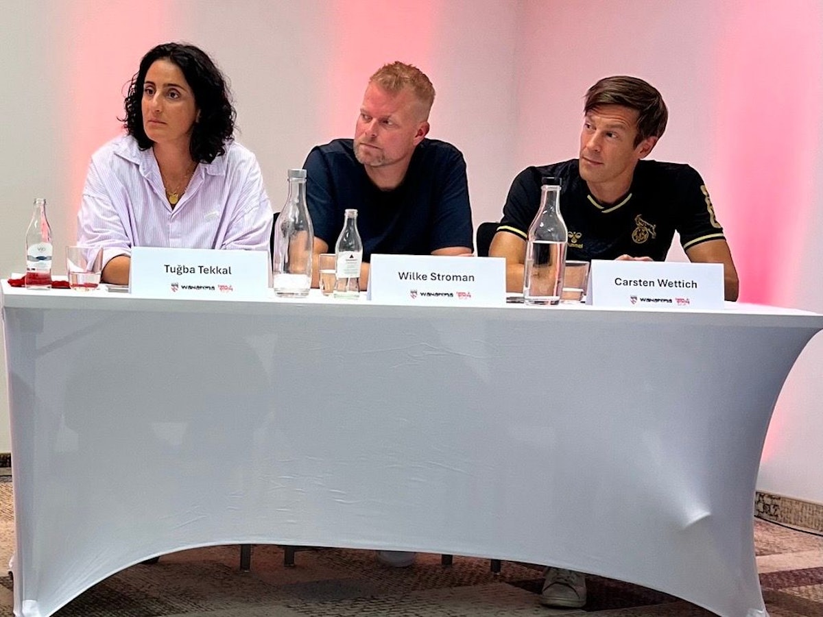 Tugba Tekkal, Wilke Stroman und Carsten Wettich (v.l., hier am 15. August 2025 in Köln) wollen am 27. September 2025 zum neuen Präsidium des 1. FC Köln gewählt werden.