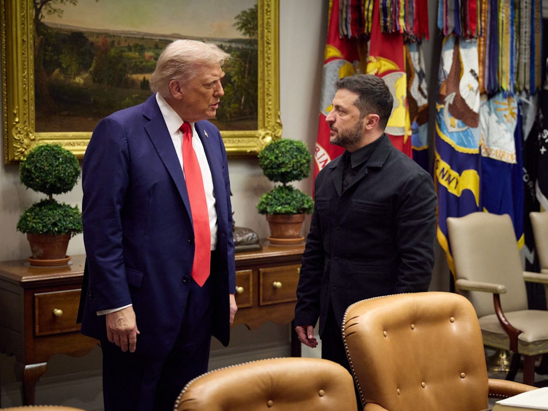 Dieses am 18. August 2025 vom ukrainischen Präsidentenpressedienst aufgenommene und veröffentlichte Foto zeigt den ukrainischen Präsidenten Wolodymyr Selenskyj (rechts) bei seinem Treffen mit US-Präsident Donald Trump im Weißen Haus in Washington.