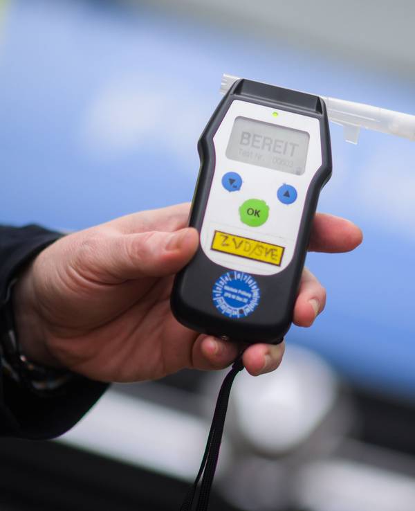 Mit schier unfassbarem Alkoholpegel ist ein Autofahrer über die A67 gebrettert (Symbolbild).