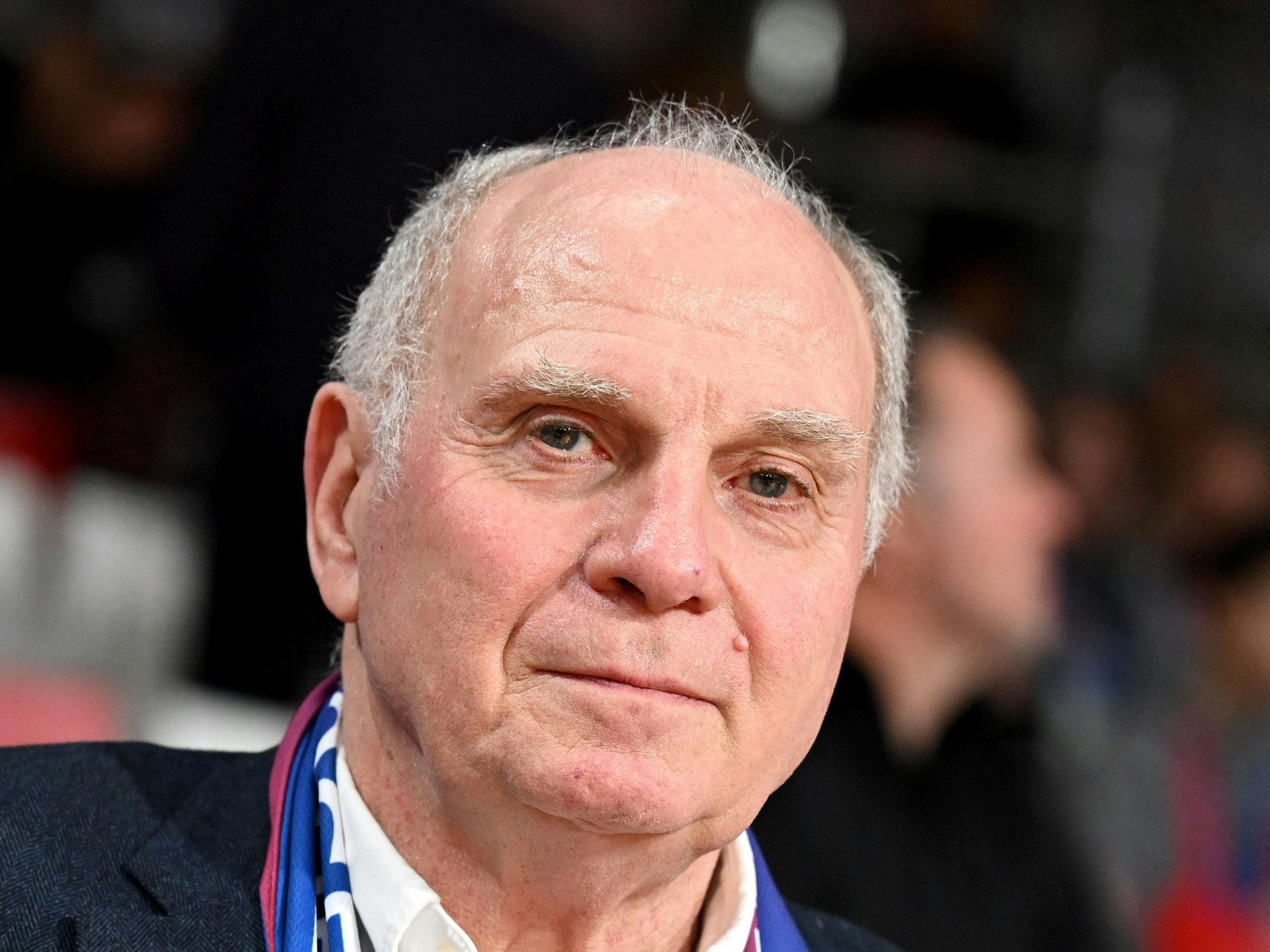 Uli Hoeneß, Ehrenpräsident des FC Bayern München, vor dem Spiel.