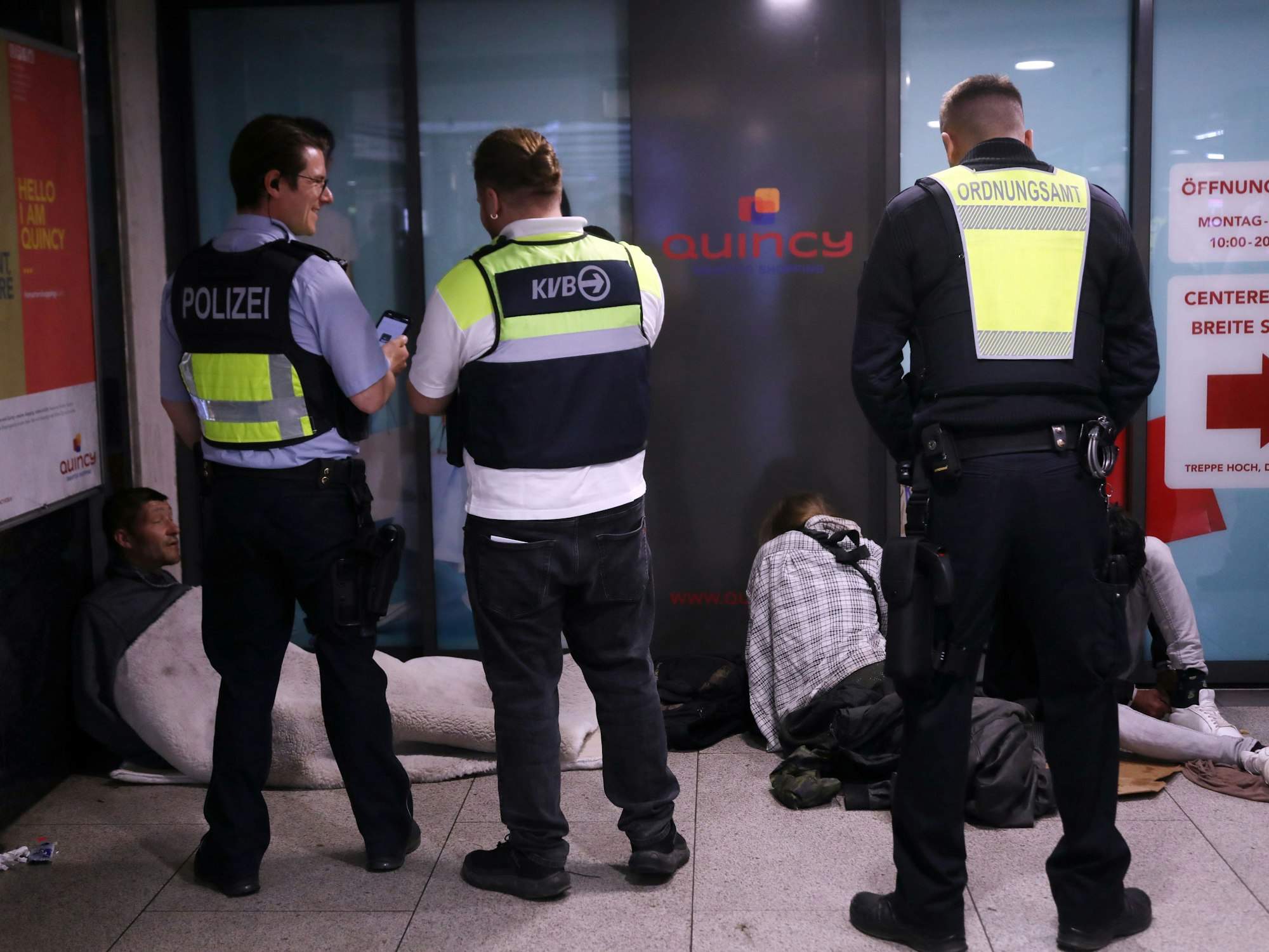 Personenkontrolle im U-Bahnhof Appellhofplatz.