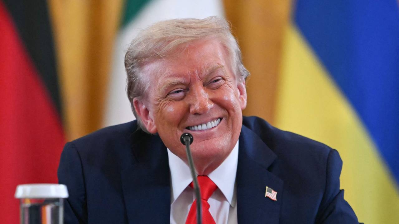Donald Trump lacht.