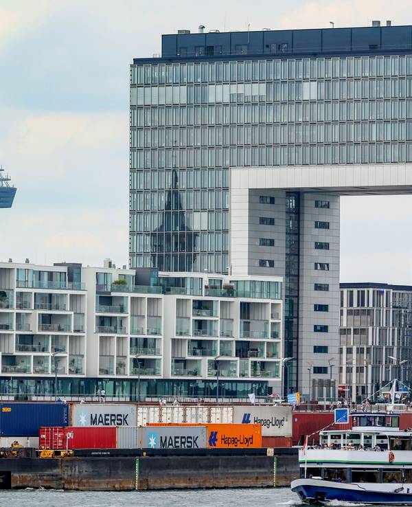 Im Rheinauhafen wurde eine Person im Rhein gemeldet (Symbolbild).