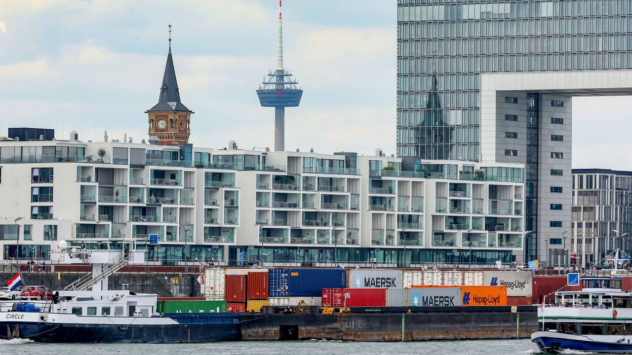 Im Rheinauhafen wurde eine Person im Rhein gemeldet (Symbolbild).