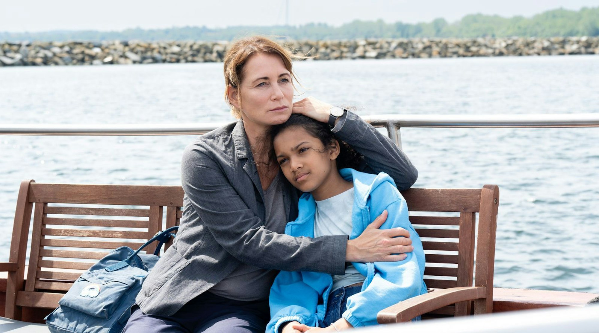 Werden Steffi (Anja Kling) und Nele (Maïmouna Mbacké) endlich erfahren, wo Anita abgeblieben ist? (Bild: ARD Degeto Film/filmpool fiction GmbH/Christine Schroeder)