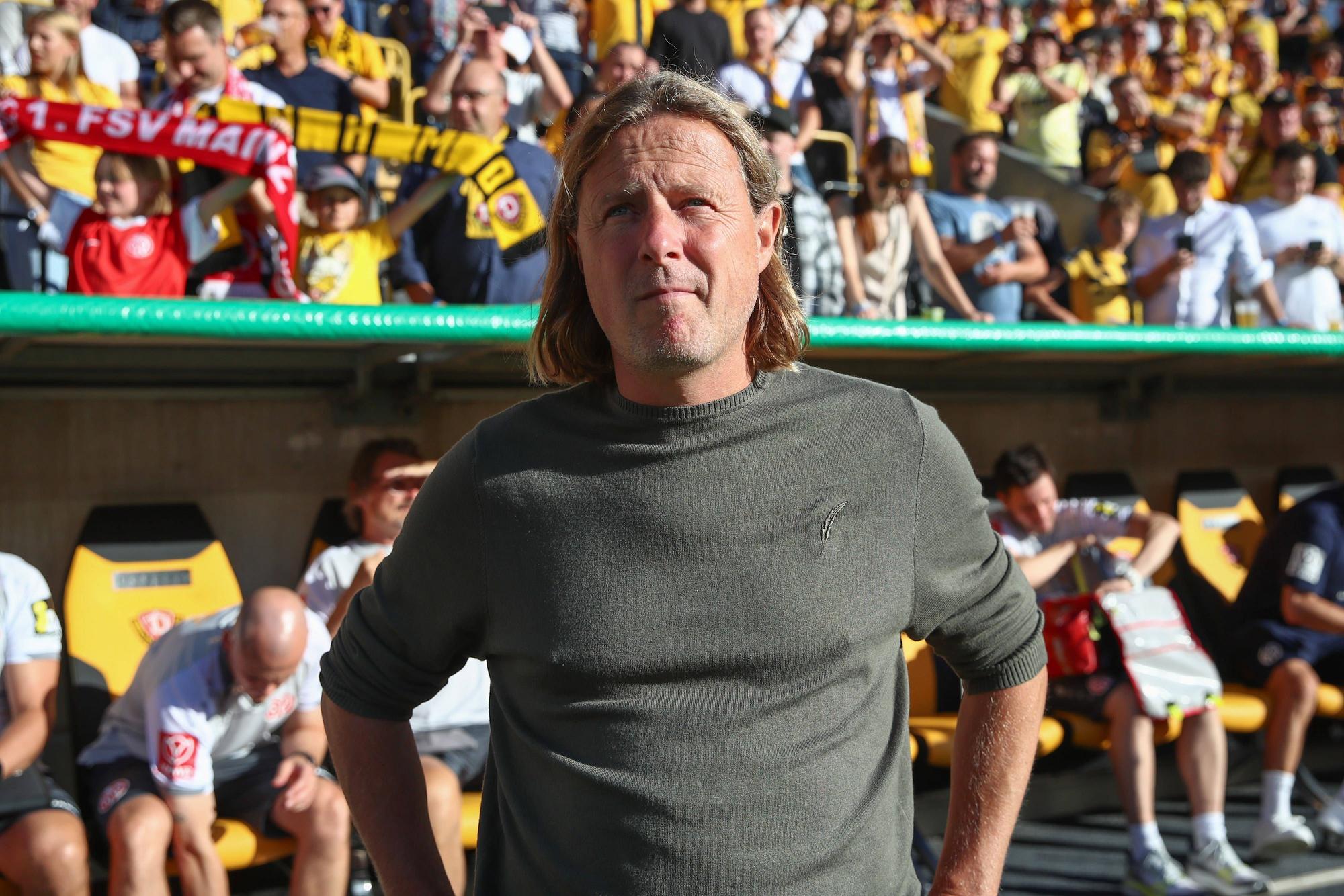 Bo Henriksen beim DFB-Pokalspiel gegen Dynamo Dresden am 18. August 2025.